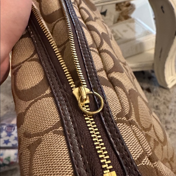 Coach Signature Gallery Logo Zip Tote F19388 - Picture 9 of 9